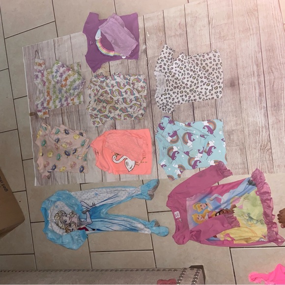 Huge 3T Pajama bundle (9 items) - Picture 9 of 12